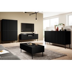 Komoda Nicole 150 cm trzydrzwiowa z ryflowanym frontem - czarny mat / czarne nóżki Komoda Nicole 150 cm trzydrzwiowa z ryflowanym frontem - czarny mat / czarne nóżki