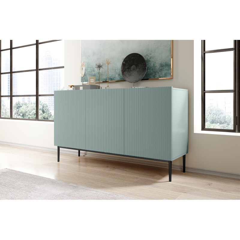 Komoda Nicole 150 cm trzydrzwiowa z ryflowanym frontem - szałwia / czarne nóżki - Limitowana oferta Komoda Nicole 150 cm trzydrzwiowa z ryflowanym frontem - szałwia / czarne nóżki - Limitowana oferta