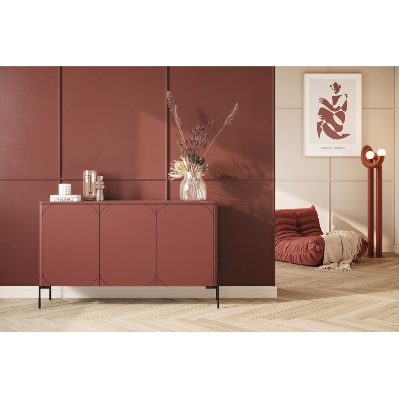 Komoda trzydrzwiowa z dwoma ukrytymi szufladami Sonatia 150 cm - burgund Komoda trzydrzwiowa z dwoma ukrytymi szufladami Sonatia 150 cm - burgund