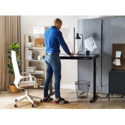 Biurko regulowane elektrycznie 120 x 60 cm z portem USB czarne KENLY Biurko regulowane elektrycznie 120 x 60 cm z portem USB czarne KENLY