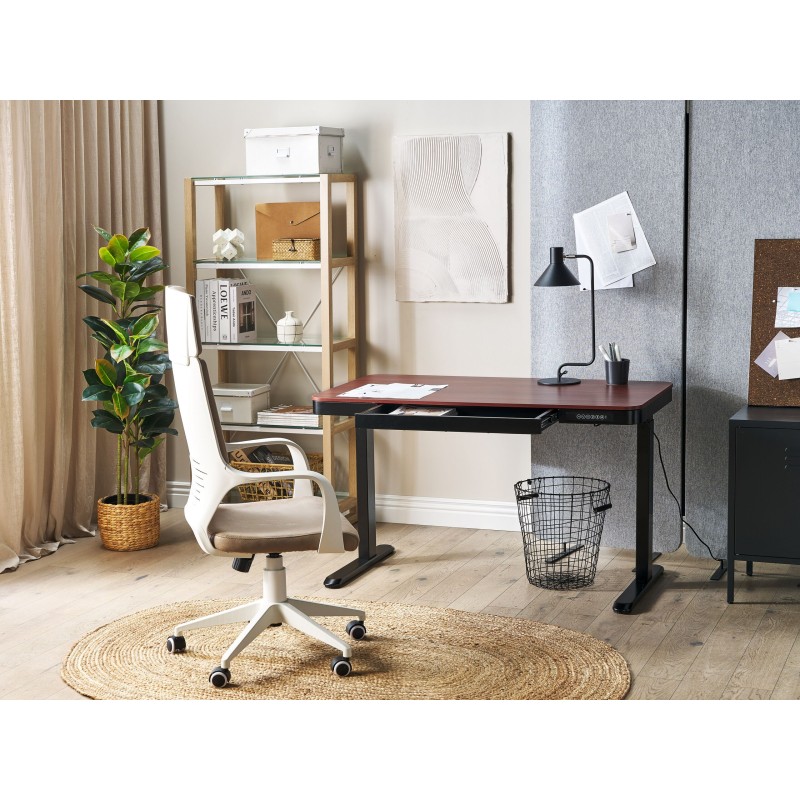 Biurko regulowane elektrycznie 120 x 60 cm z portem USB ciemne drewno z czarnym KENLY Biurko regulowane elektrycznie 120 x 60 cm z portem USB ciemne drewno z czarnym KENLY