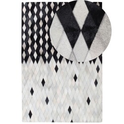 Dywan patchwork skórzany 140 x 200 cm czarno-biały MALDAN Dywan patchwork skórzany 140 x 200 cm czarno-biały MALDAN