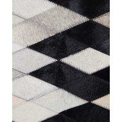 Dywan patchwork skórzany 140 x 200 cm czarno-biały MALDAN Dywan patchwork skórzany 140 x 200 cm czarno-biały MALDAN