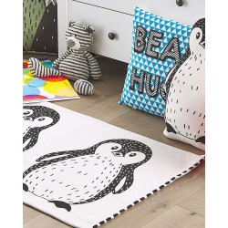 Dywan dziecięcy bawełniany motyw pingwina 60 x 90 cm czarno-biały HAJDARABAD Dywan dziecięcy bawełniany motyw pingwina 60 x 90 cm czarno-biały HAJDARABAD