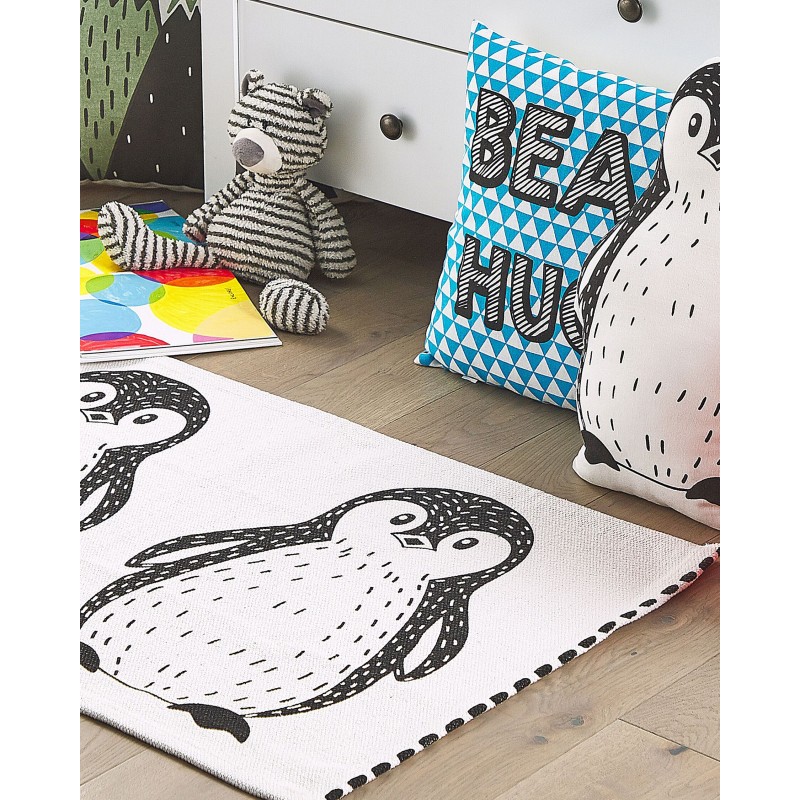 Dywan dziecięcy bawełniany motyw pingwina 60 x 90 cm czarno-biały HAJDARABAD Dywan dziecięcy bawełniany motyw pingwina 60 x 90 cm czarno-biały HAJDARABAD
