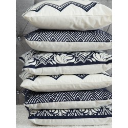 Zestaw 2 poduszek dekoracyjnych NEMESIA Bawełna 45 x 45 cm Ciemnoniebieski Ikat Zestaw 2 poduszek dekoracyjnych NEMESIA Bawełna 45 x 45 cm Ciemnoniebieski Ikat