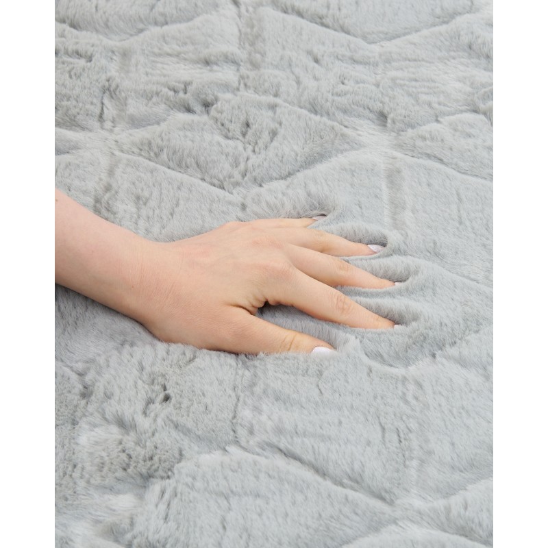 Dywan sztuczne futro królika 80 x 150 cm miętowy szary THATTA Dywan sztuczne futro królika 80 x 150 cm miętowy szary THATTA