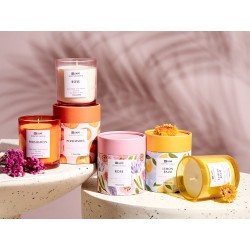 Zestaw 3 świeczek zapachowych COLORFUL BARREL Wosk sojowy Nuty orientalne Nuty ziołowe Nuty kwiatowe Zestaw 3 świeczek zapachowych COLORFUL BARREL Wosk sojowy Nuty orientalne Nuty ziołowe Nuty kwiatowe