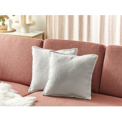 Zestaw 2 poduszek dekoracyjnych SENECIA Boucle 45 x 45 cm Złamana biel Jednolity Zestaw 2 poduszek dekoracyjnych SENECIA Boucle 45 x 45 cm Złamana biel Jednolity