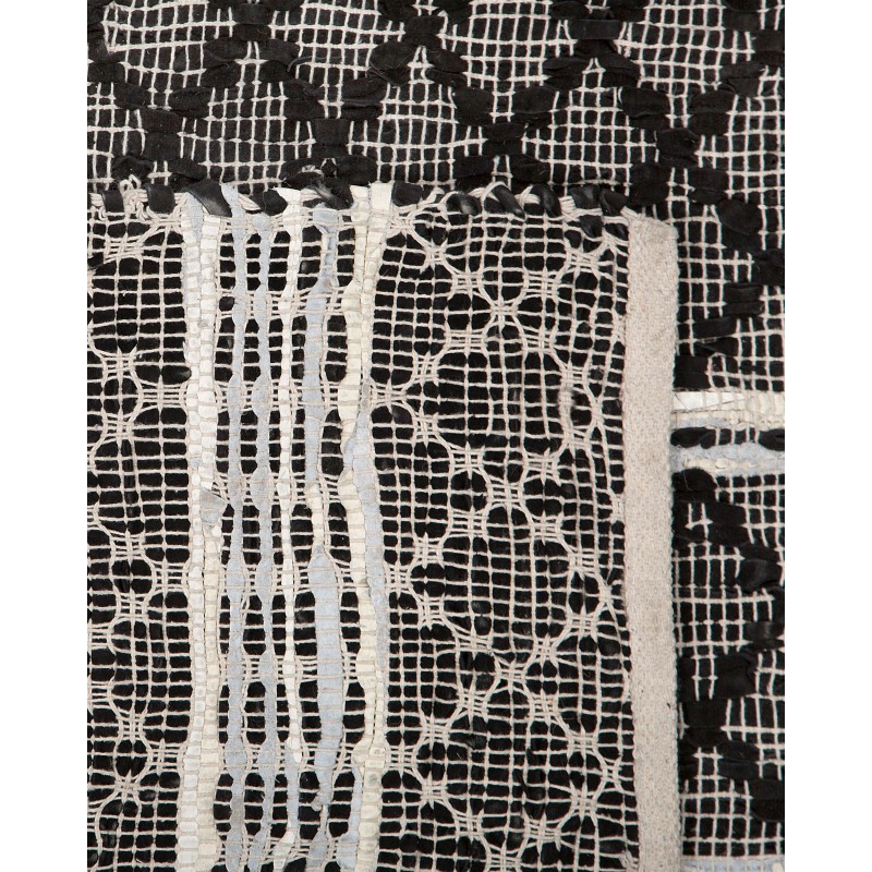 Dywan skórzany 80 x 150 cm czarny z beżowym FEHIMLI Dywan skórzany 80 x 150 cm czarny z beżowym FEHIMLI