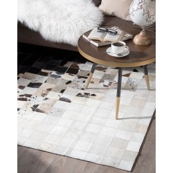Dywan patchwork skórzany 140 x 200 cm czarno-biały KEMAH Dywan patchwork skórzany 140 x 200 cm czarno-biały KEMAH