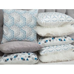 Zestaw 2 poduszek dekoracyjnych PRIMROSE 45 x 45 cm Błękitny Ikat Zestaw 2 poduszek dekoracyjnych PRIMROSE 45 x 45 cm Błękitny Ikat