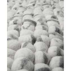 Dywan z filcowych kulek 160 x 230 cm jasnoszary AMDO Dywan z filcowych kulek 160 x 230 cm jasnoszary AMDO