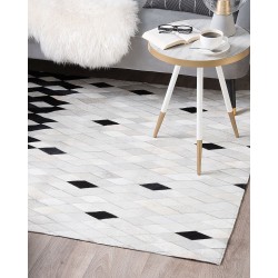 Dywan patchwork skórzany 160 x 230 cm czarno-biały MALDAN Dywan patchwork skórzany 160 x 230 cm czarno-biały MALDAN