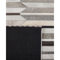 Dywan patchworkowy skórzany 140 x 200 cm brązowo-beżowy KULALAR Dywan patchworkowy skórzany 140 x 200 cm brązowo-beżowy KULALAR